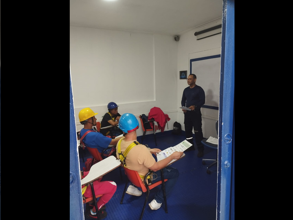 ADMINISTRATIVO JEFE DE ÁREA